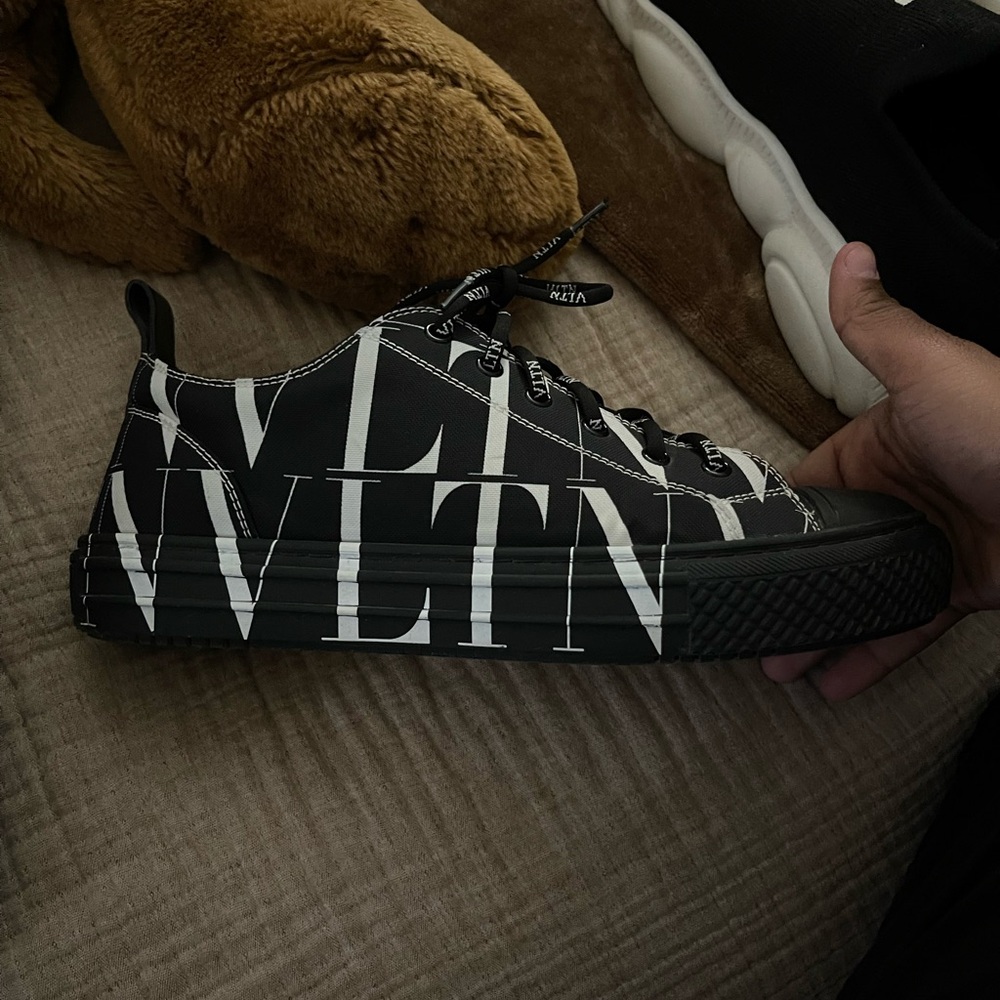 VLTN Logo Print Low Top Sneakers Black size 10